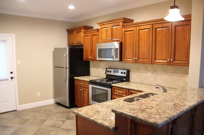 tumbled marble backsplash - 2227 Retreat St W