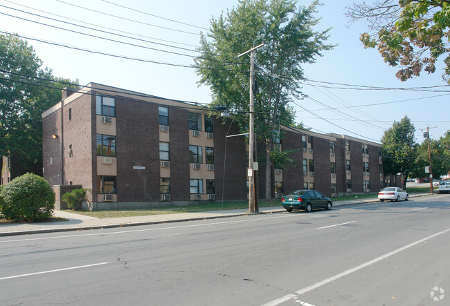 Building Photo - Sycamore Village