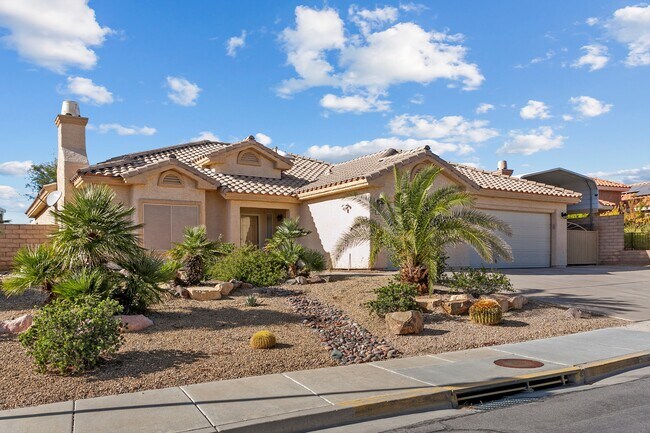 Building Photo - 778 Fairway Dr