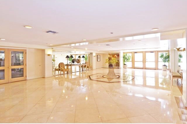 Building Photo - 441 N Oakhurst Dr