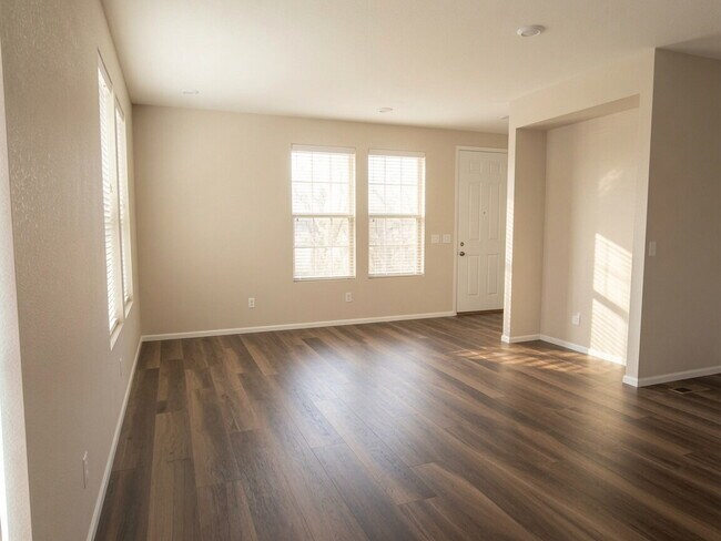 Building Photo - Beautifully Maintained 4BR/3.5BA Townhome with Finished Basement in Prime Aurora Location w/2-Car...