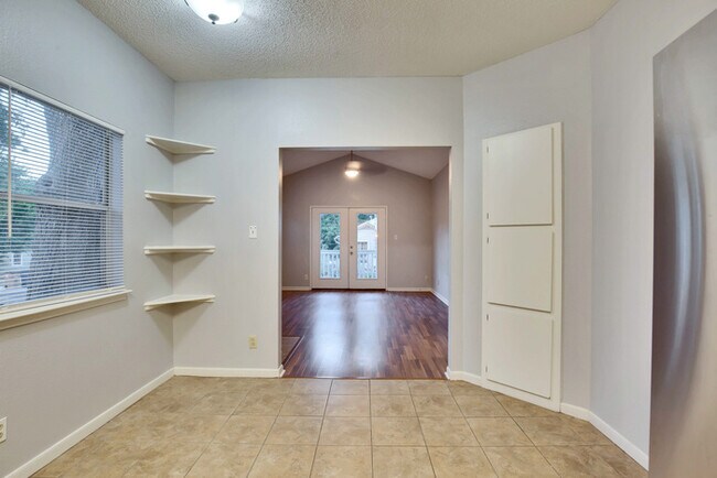 Building Photo - 3113 Robinson Ave