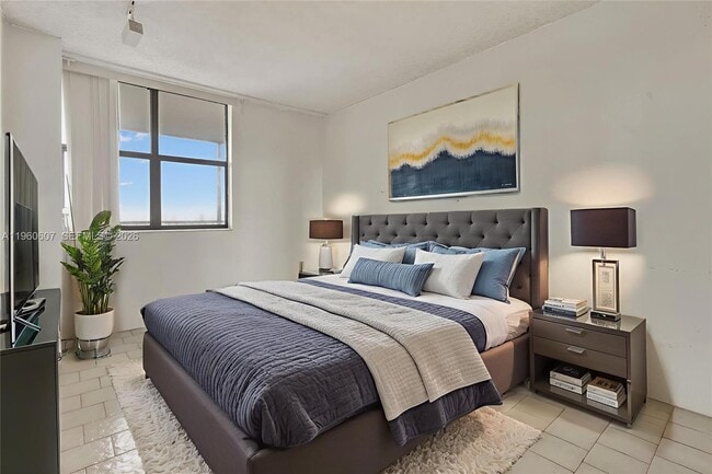 Building Photo - 20100 W Country Club Dr