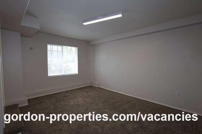 Building Photo - 16913 NE Halsey St