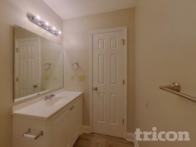 Building Photo - 120 Stockland Rd