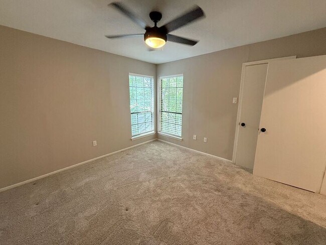 Building Photo - 889 Dublin Dr