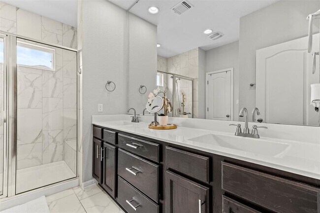 Building Photo - 709 Speckled Alder Dr