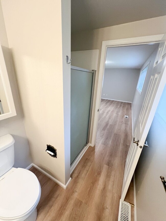 Building Photo - 3 Bedroom, 2 bath 1836 sqft House in Sunset Village