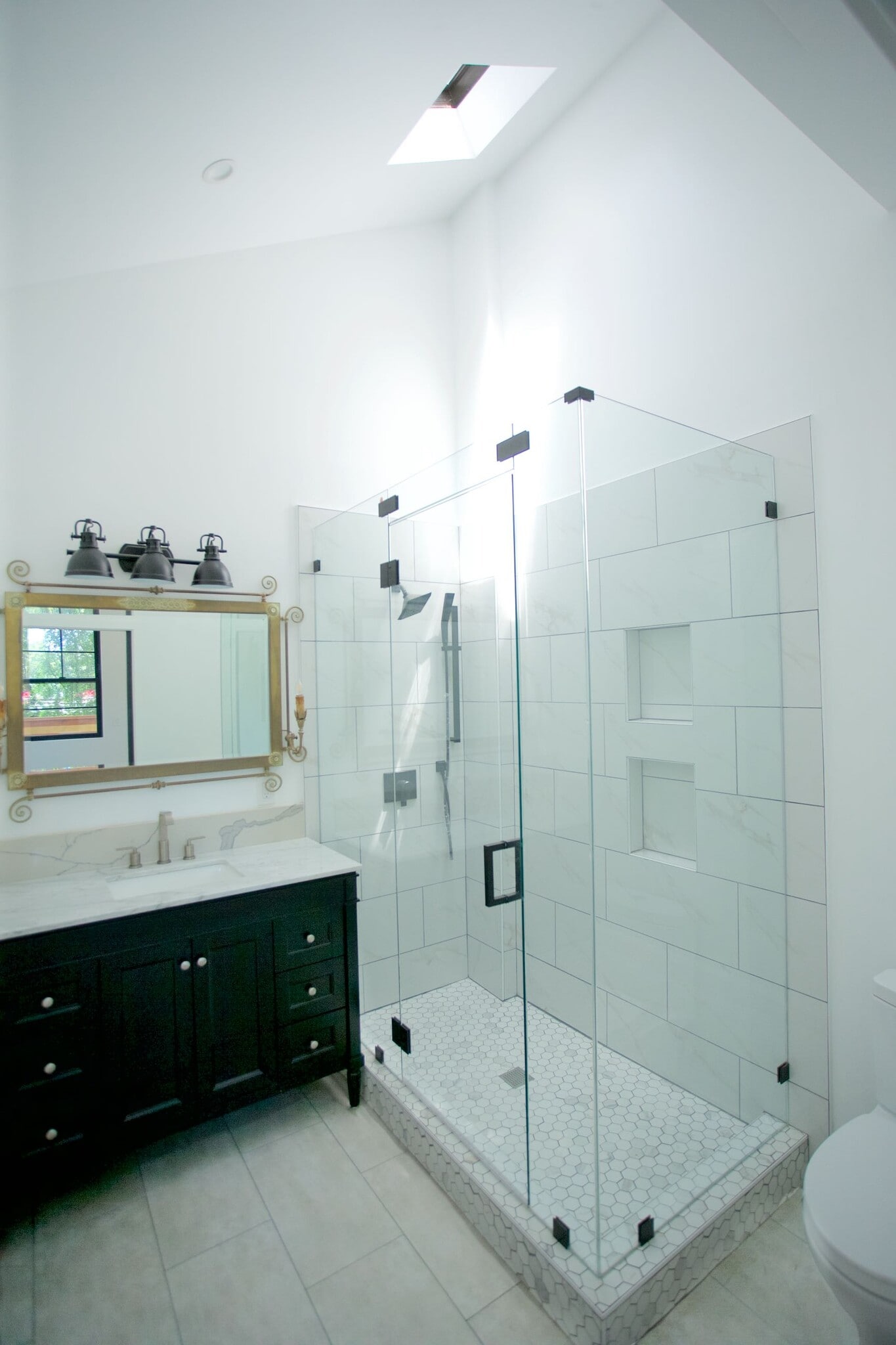 Building Photo - 2119 Hyperion Ave