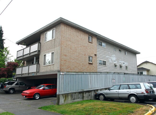 Building Photo - 6519 Phinney Ave N