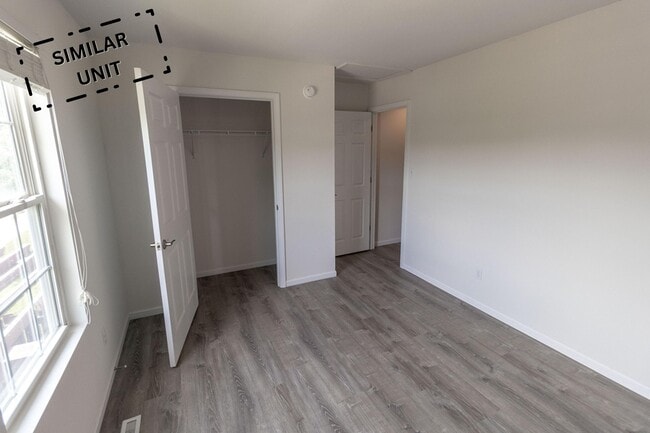 Building Photo - 3300 E St Charles Rd