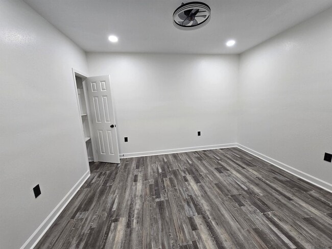 Primary Photo - 2920 Sherwood St