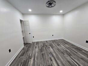 Building Photo - 2920 Sherwood St