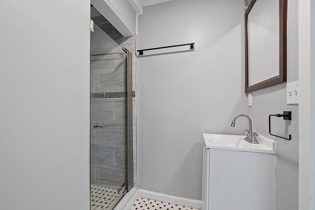 Building Photo - 18 1st St