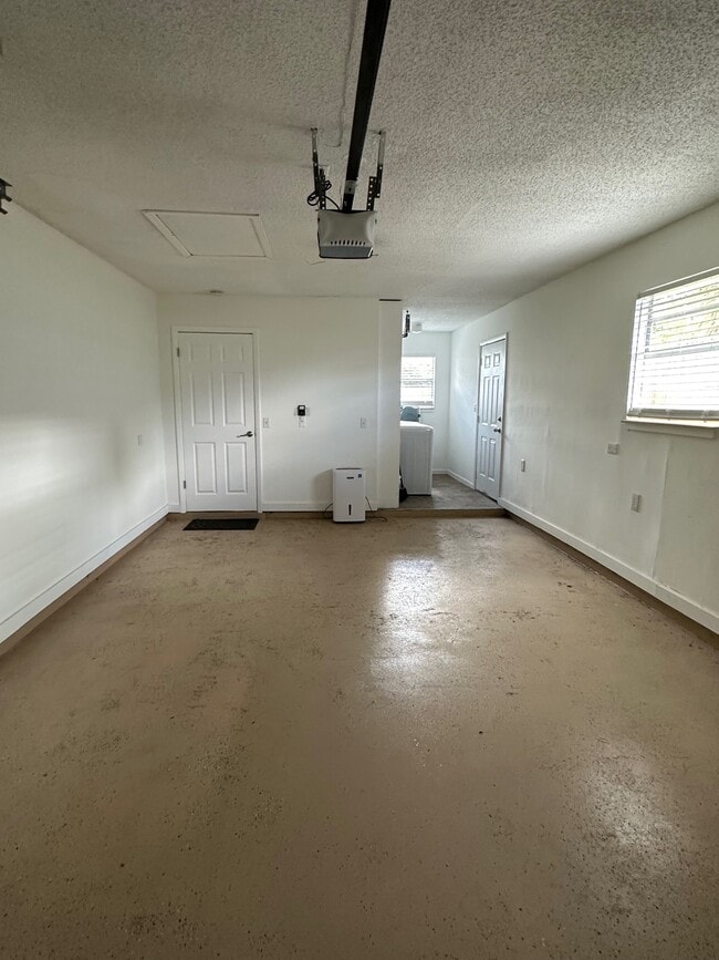 Building Photo - 647 Goodwin Ave