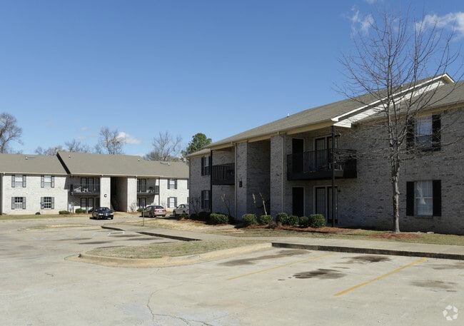 Building Photo - Poplar Pointe