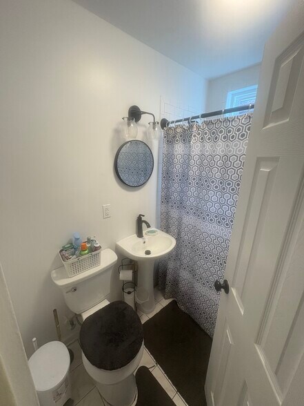 Updated bathroom - 5500 Park Ave