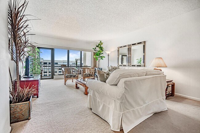 Building Photo - 5000 N Ocean Blvd