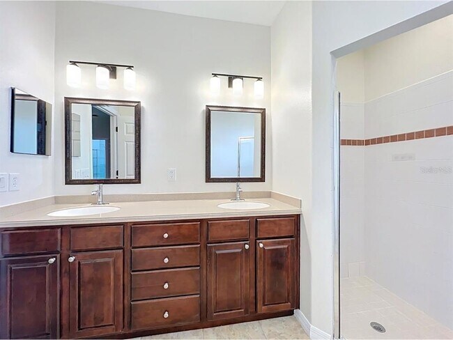 Building Photo - 10817 Masters Dr