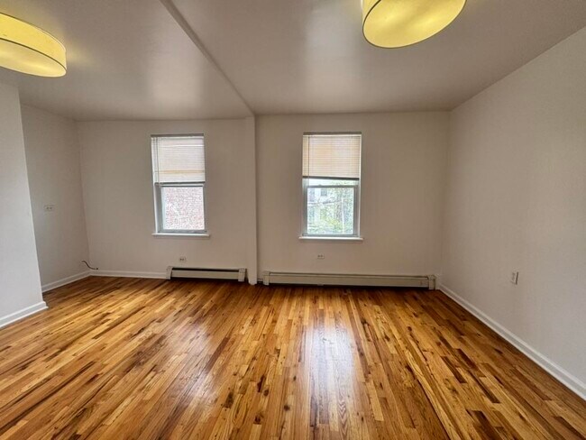 Building Photo - 146 Webster Ave