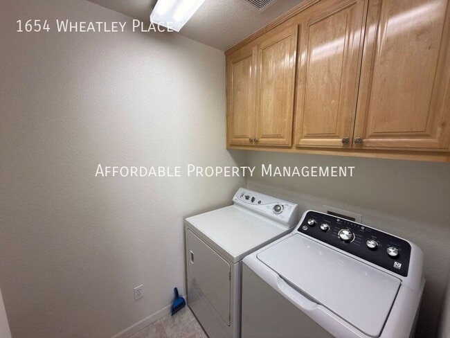 Building Photo - 1654 Wheatley Pl