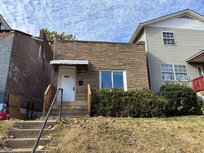 Primary Photo - 2 Bedroom, 1 Bath House