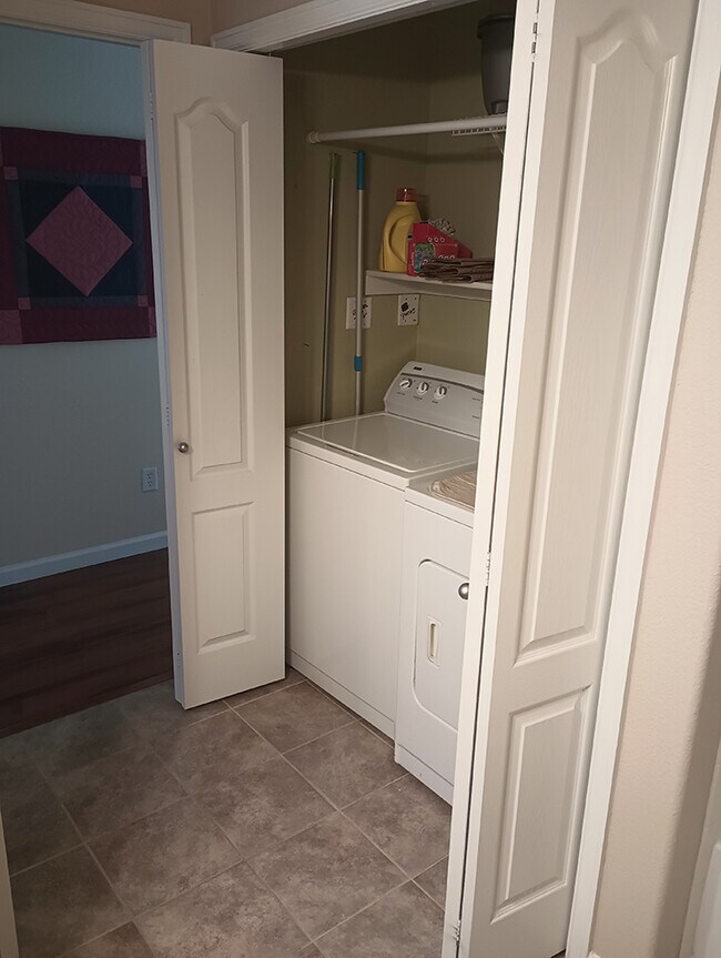 Building Photo - 4605 Hahns Peak Dr