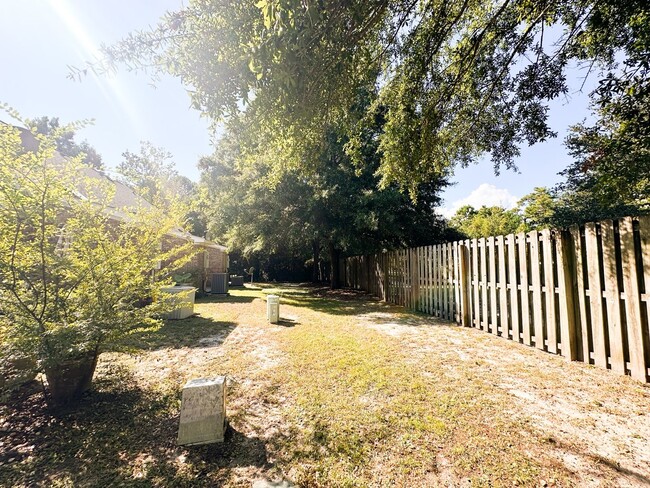 Building Photo - Comfortable and Convenient 3 Bedroom Townhome in Wilmington, NC