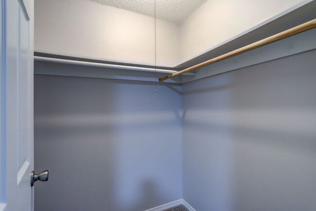 Building Photo - Super spacious 2 bedroom unit in the perfe...