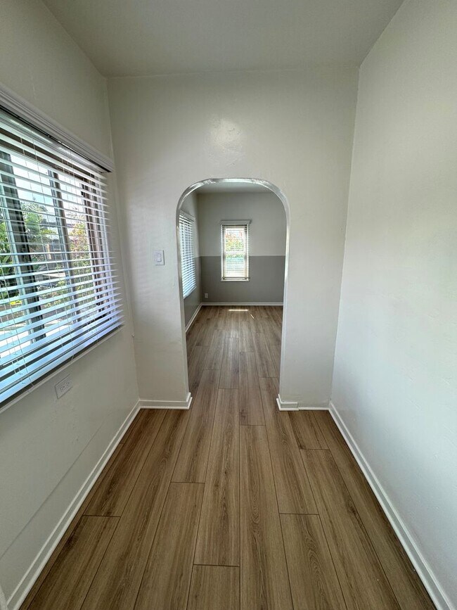 Building Photo - Remodeled Pierpont Beach Apartment