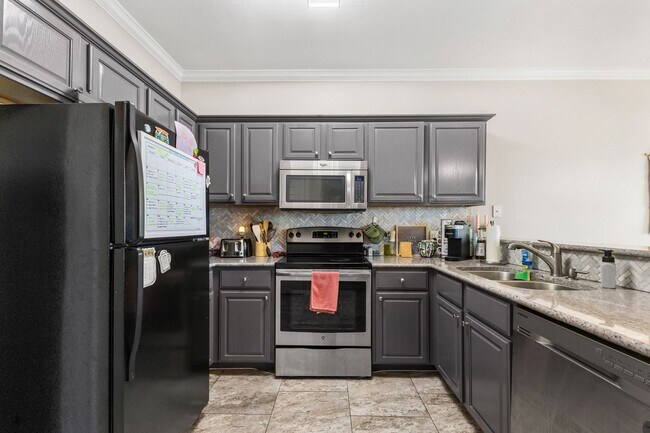 Building Photo - 3 Bed Available at Waterwood Townhome Complex!