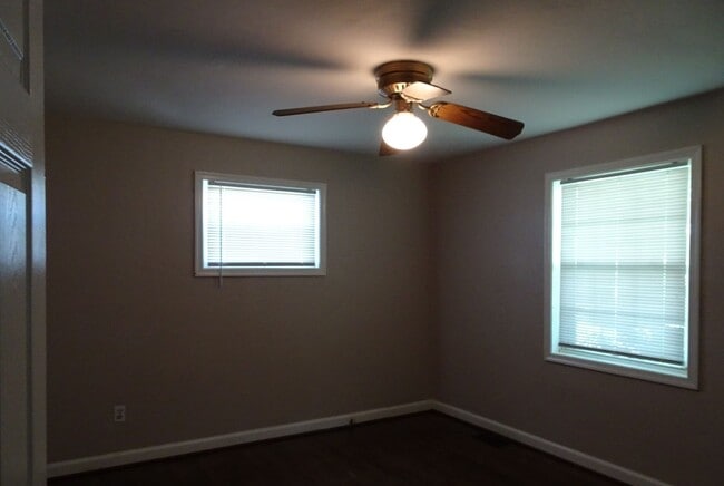 Building Photo - 3 Bedroom 1 Bath Rancher Rental in North H...
