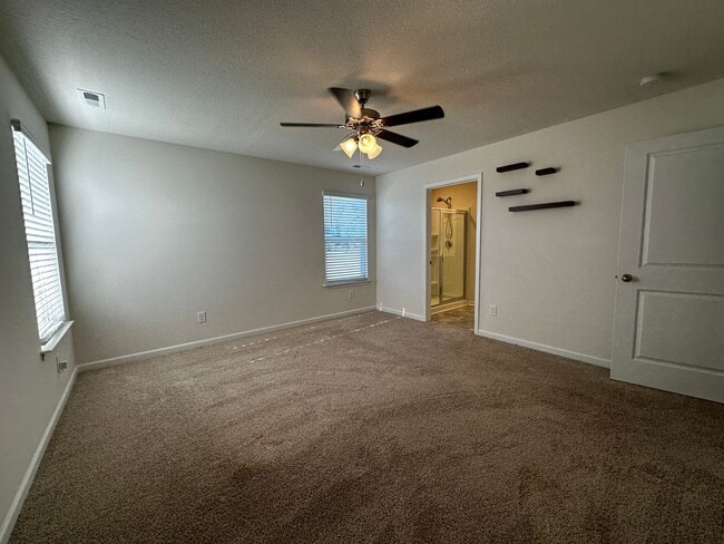 Building Photo - 4 bed/2.5 bath home - E Morristown