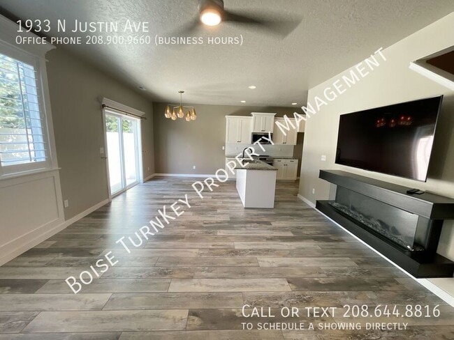 Building Photo - 1933 N Justin Ave