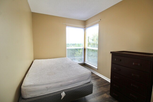 Building Photo - 1342 Hunters Rd