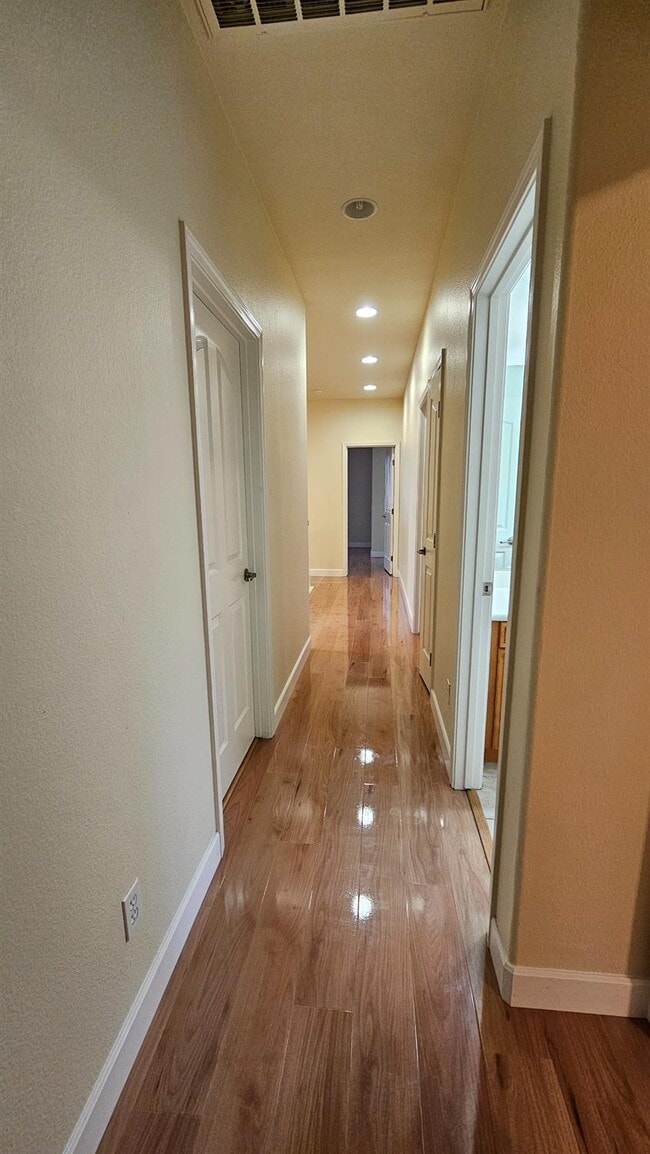 Building Photo - 480 N Orinda Ct