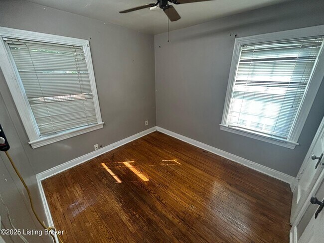 Building Photo - 735 Compton St