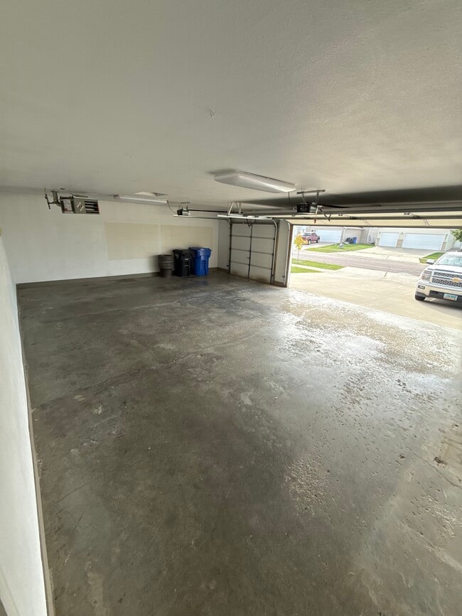 Building Photo - 6020 Bennett Ct S