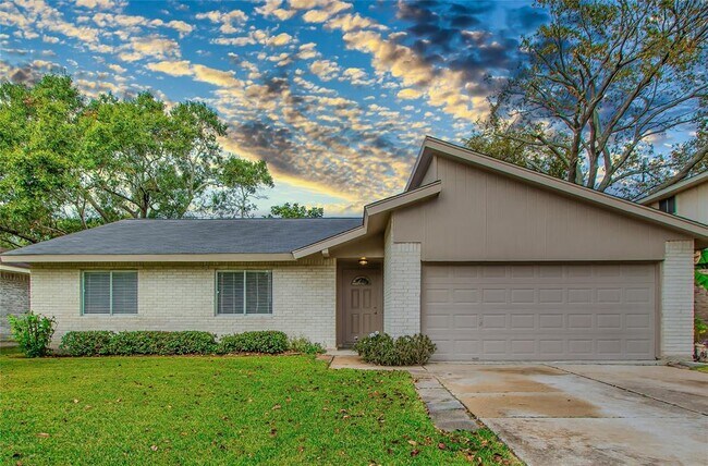 Primary Photo - 2322 Grindstone Ln