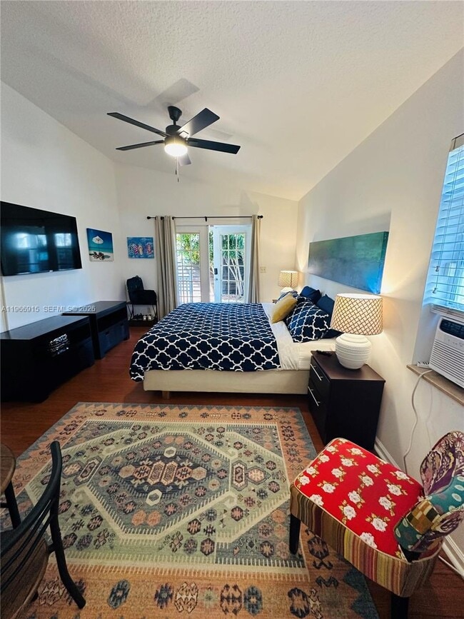 Building Photo - 415 32nd St