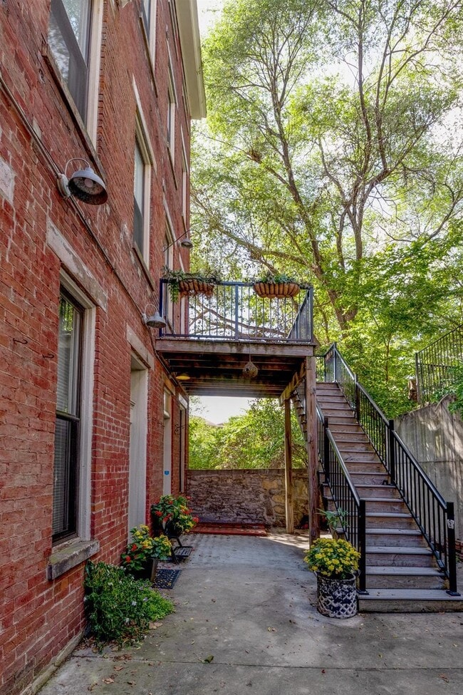 Building Photo - 306 Mulberry St