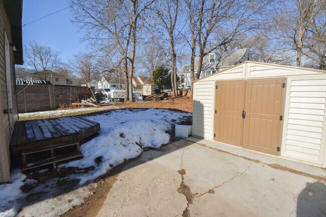 Building Photo - For Rent: 2 Bed, 1 Bath Home Near Mayo Clinic