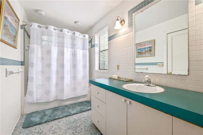 Building Photo - 402 W Ila St