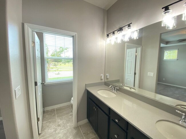 Building Photo - WINDERMERE TRAILS - 3BR/2.5BA PLUS DEN - WALK TO THE PARK