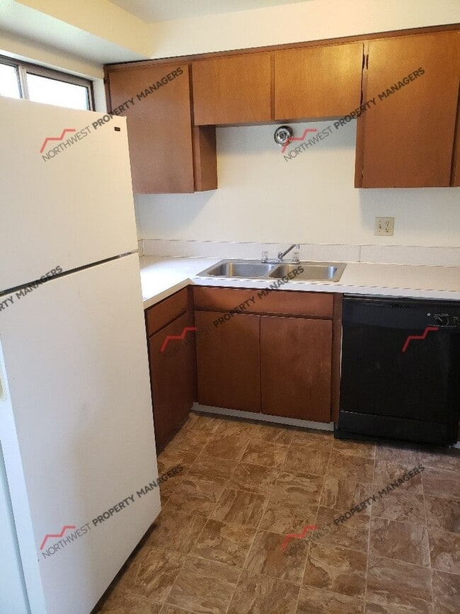 Building Photo - STATUS: *AVAILABLE * | R14 |  $1795