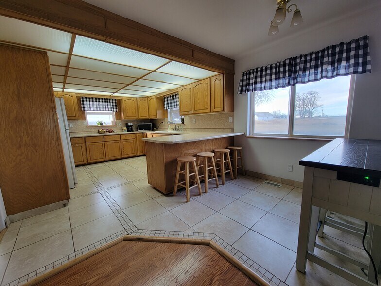 LARGE KITCHEN, VERY OPEN - 22310 Kimberly Rd