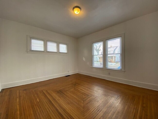 Building Photo - 1723-1725 N LIMESTONE