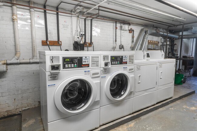 Building Photo - 813 Park Ave