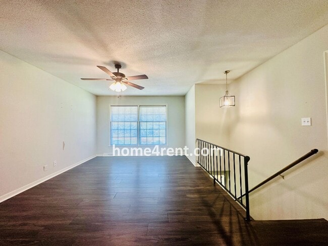 Building Photo - Updated Kitchen w/ Granite Counters, Subway Tile, SS Appliances