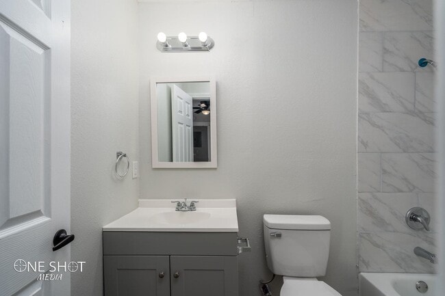 Building Photo - 842 Grand Ave